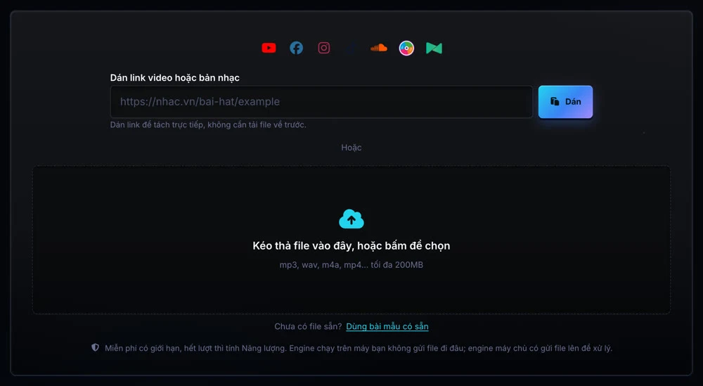 Màn hình nhập của Tách Nhạc V2: ô dán link video hoặc bản nhạc và vùng kéo thả file